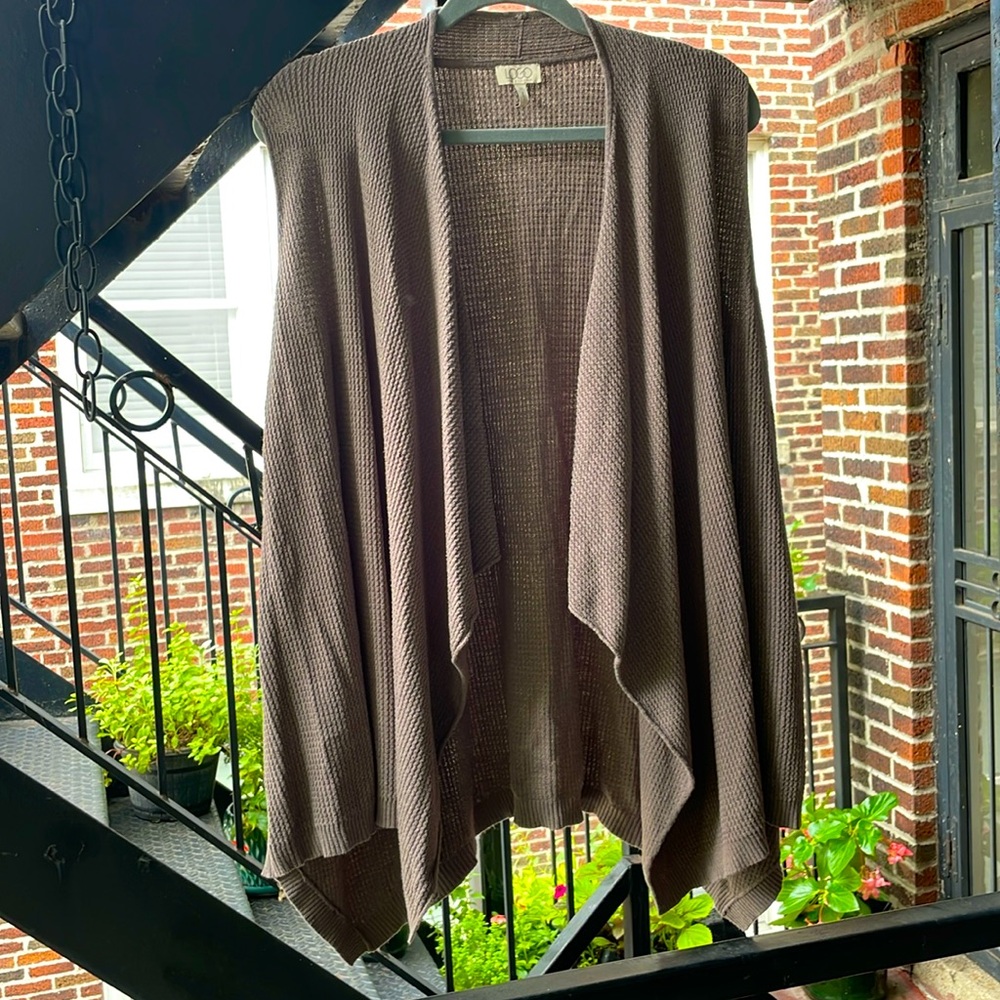 Excellent condition. Textured knit. Mid weight.